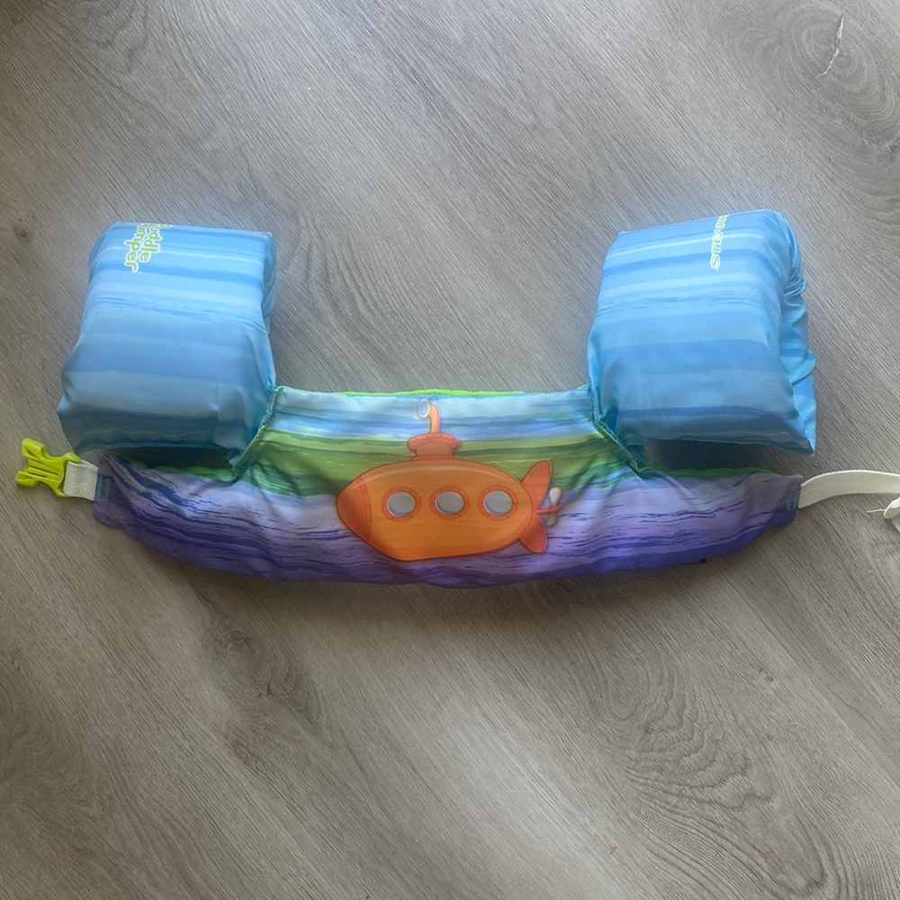 Child floating vest